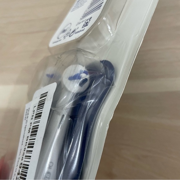 NWT Oral B iO Toothbrush Replacement Heads - 2 Heads - Picture 4 of 4